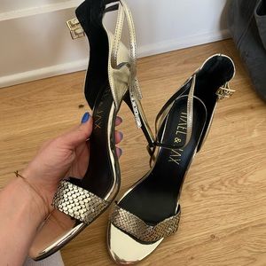 HAEL & JAX women’s gold heel